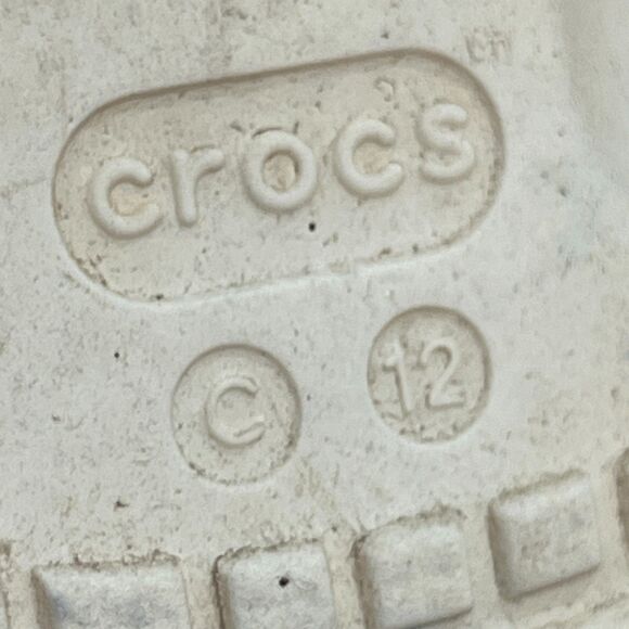 Limited Edition Crocs x Peanuts Clogs Charlie Brown Snoopy Jibbitz Kids Size 12 - Picture 9 of 10